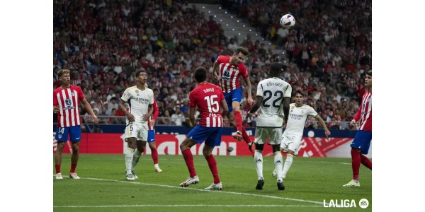 Soirée madrilène, confrontation passionnée entre les supporters du Real Madrid et les supporters de l'Atletico Madrid